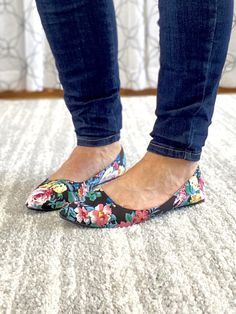 A Colorful Garden Flats-Red Shoe Lover-Timber Brooke Boutique, Online Women's Fashion Boutique in Amarillo, Texas Floral Flats, Boutique Trends, Mask Necklace, Build A Wardrobe, Swim Shoes, Boutique Homes, Colorful Garden, Hello Gorgeous, Shoe Lover