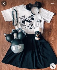 Alice In Wonderland Disney World Outfit, Cute Disney Fits, Disneyland Fits, Disney Vacation Outfits, Disney Savings, Disney Park Outfit, Disney Attire