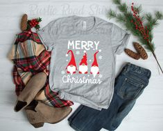 Welcome to Rustic Road Shirt Co! All of our T-shirts are the SOFTEST and COZIEST shirts you will find on the market! All unisex and youth size shirts are Bella Canvas Brand. Toddler sizes are Rabbit Skins brand. Heather options are not available in infant and toddler sizes. Solid Colors are 100% cotton and Heather Colors are 52% Cotton/48% Polyester. Pair them with some jeans and a flannel, you are good to go! Below you will find all the details! Adult shirts are unisex fit! They run true to siz Christmas Tree Truck, Womens Christmas Shirts, Merry Christmas Vintage, Christmas Car, Vintage Christmas Tree, Trendy Tee, Look Vintage, T Shirt Diy, Christmas Tees