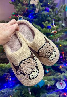 How cute and fun are these slippers?! Comfy too! And now in tan, black and white Perfect Valentine's gift for all of us Scottish Highland Cow lovers!!  These cozy, fuzzy slippers are the perfect gift, or get a pair for yourself!! I love mine!! ❤️ These are TTS. More Razels! Cowgirl House, Highlander Cow, Cow Slippers, Cowgirl Accessories, Western Shoes, Scottish Highland Cow, Fluffy Cows, Preppy Shoes, Cute Country Outfits