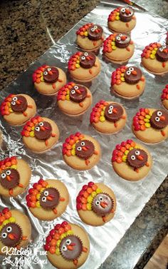 cupcakes decorated like turkeys on aluminum foil