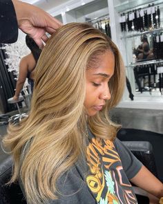 Beyonce Blonde Hair, Beyonce Hair Color, Natural Hair Highlights, Beyonce Blonde, Blonde Natural Hair, Beyonce Hair, Dying Hair, Short Sassy Hair, Gloss À Lèvres