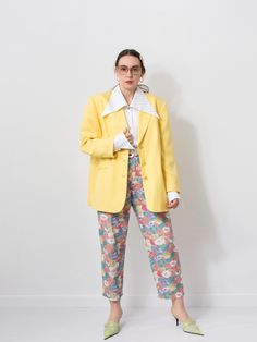 This vintage women's blazer from the 90s comes in a cheerful yellow color that's perfect for brightening up any outfit. It features gold decorative buttons that add a touch of elegance and sophistication to the blazer. The blazer is designed with two outer pockets, which are not only stylish but also practical for storing small items. It is fully lined to ensure added comfort. The blazer also features padded shoulders, which were popular during the 90s. DETAILS - vintage 90's women's blazer in y Tailored Single Breasted Blazer For Spring, Tailored Single Breasted Spring Blazer, Spring Single Breasted Tailored Blazer, Spring Single-breasted Tailored Blazer, Tailored Spring Blazer With Button Closure, Tailored Spring Blazer, Tailored Blazer With Buttons For Spring, Tailored Buttoned Blazer For Spring, Tailored Spring Blazer Button-up