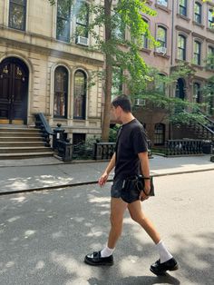 Greenwich Village Nyc, Mens Street Style Summer, Outfits Shorts, Masc Outfits, Shorts Fits, Italian Boys, Short Men, Queer Fashion