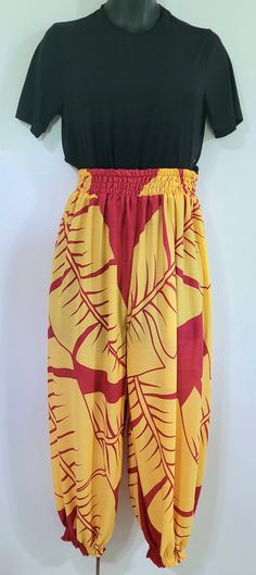 Hawaiian Aloha wear Jogger pants.  Yellow on magenta, BANANA LEAF print.  Perfect island wear--Cool and comfortable island attire, dress up or dress down, for an evening out, office attire, or a day at the beach.  Looks great with heels or rubber slippers :)  Hand made in Hawaii.  Light weight 100% rayon.  One size fits most,  suggest Medium to 2x Mannequin in the photo is a size x-small. Hand wash and hang to dry Hawaiian Beach Bottoms With Elastic Waistband, Tropical Vacation Pants With Elastic Waistband, Full-length Harem Pants With Elastic Waistband For Vacation, Yellow Tropical Bottoms For Vacation, Yellow Tropical Style Bottoms For Vacation, Tropical Yellow Bottoms For Vacation, Aloha Wear, Beach Looks, Rubber Slippers