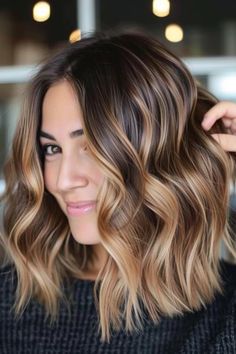 Caramel Long Bob: 63+ süße Schnitte für den Herbst - hairtastic.de Highlights Brown Hair Balayage, Long Bob Balayage, Brown Hair Color Shades, Colors For 2024, Rambut Brunette, Beautiful Braided Hair, Brown Hair With Blonde Highlights, Brunette Balayage Hair, Brown Hair Balayage