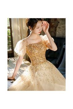 Robe de bal longue à manches courtes et paillettes dorées scintillantes avec col carré - $163.98 #AM6016 - SheProm.com Gold Sequin Shorts, Dress With Square Neck, Sequin Short, Sequin Shorts, Fashion Dresses Casual, Gold Sequin, Style Dresses, Long Prom Dress, Gold Dress