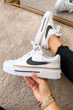 Womens Nike Sneakers Trendy, Womens Sneakers With Jeans, Winter Casual Shoes For Women, Womens Sneakers Trendy, Work Outfit With Nike Sneakers, Tan Nike Shoes Outfit, Cute Sneakers For Women Nike, Trendy Womens Shoes 2023, Beginner Sneaker Collection