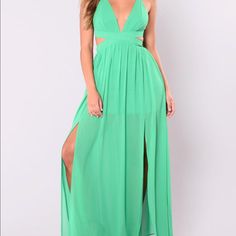 Brand New With Tags! Flowy Green Dress For Night Out, Green Flowy Dress For Night Out, Spring Maxi Dress For Night Out, Spring Summer Maxi Dress For Night Out, Green Flowy Maxi Dress For Date Night, Green Summer Evening Maxi Dress, Green Summer Maxi Dress For Evening, Chic Green Maxi Dress For Date Night, Green Maxi Dress For Date Night In Spring