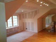 an empty room with hard wood floors and white paint on the walls is pictured in this image