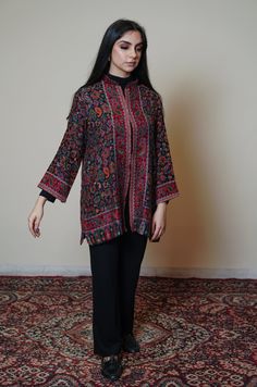 Pakistani Winter Suits, Suits For Winters Indian, Winter Suits Pakistani, Winter Wear Suits For Women Indian, Winter Suit Outfits Women, Winter Woolen Suits For Women Indian, Winter Fashion Indian, Styling Kurti In Winters, Woolen Suits Design Winter Pakistani