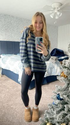 Comfy Casual Outfits Leggings, Outfits With Ugg Sneakers, Outfit Inspo Fall Winter, Tshirt Leggings Outfit Casual, Ugg Tasman With Jeans, Country Basic Outfits, Fall Outfits 2024 Leggings, Aerie Fall Outfits, Outfits With Uggs Fall