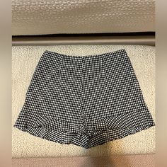 Super Cute In Style Ruffle Shorts, Gianni Bini, In Style, Gingham, High Waist, Size 4, Super Cute, Black White, High Waisted