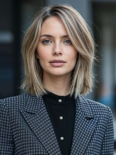 35 Gorgeous Mid-Length Haircuts with Layers You'll Love in 2024 Mid Length Straight Hair, Longbob Hair, Modern Bob Hairstyles, Haircuts With Layers, Wavy Or Curly Hair, Haircut For Face Shape, Professional Haircut, Modern Bob, Haircuts For Medium Length Hair