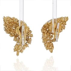 Elevate your style and captivate all eyes with the exquisite beauty of these David Webb 18K Yellow Gold 11.75cts Diamond Wing Earrings. Prepare to be swept away by their breathtaking elegance and contemporary allure. These earrings are a true masterpiece, meticulously crafted in a "Wing" style that exudes sophistication and grace.As you adorn yourself with these stunning earrings, you'll be adorned with an abundance of full cut round, pear, and marquise cut diamonds. Every facet of these preciou Emerald Cut Diamond Ring, A Wing, David Webb, Contemporary Earrings, Marquise Cut Diamond, Wing Earrings, All Eyes, Emerald Cut Diamonds, Stunning Earrings