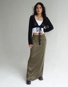 Motel Rocks Outfit, Outfit Konser, Green Skirt Outfits, Long Green Skirt, Coast Outfit, Green Maxi Skirt, Olive Style, Olive Skirt, Bodycon Dress Formal