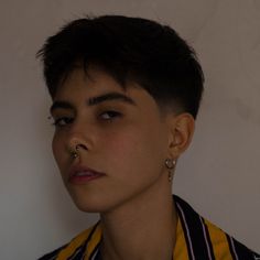 Undercut Short Hair Nonbinary, Queer Men Haircut, Masc Lesbian Haircut Short, Short Hair Lesbian Haircuts, Nonbinary Hair Undercut, Lesbian Haircut Short, Short Lesbian Hair Haircut, Shaved Sides Short Hair