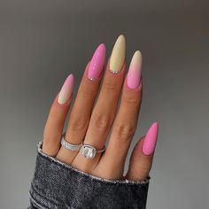 40 Aesthetic Almond Nails for Your Inspiration Nagel Tips, Almond Acrylic Nails, Cute Gel Nails