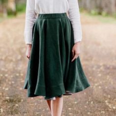 Xxs Classic Emerald Green Linen Skirt By Son De Flor. I Sewed An Extra Button On The Waist Band So It Wasn't Too Snug As I Wanted To Wear It At Christmas Dinner. It Was My First Time Ever Sewing A Button So It Months Not Perfect But It Did The Trick. You Should Be Able To Remove It Easily With A Seam Ripper If You Don't Like It But I Think It Months Nice Having An Extra Button For When You Need The Skirt To Be More Tight/Loose. It Months Such A Beautiful Skirt But I'm Selling It Because I've Sin Green Linen Skirt, Seam Ripper, Linen Skirt, Beautiful Skirts, Sewing A Button, Not Perfect, Christmas Dinner, Women Skirts Midi, Emerald Green