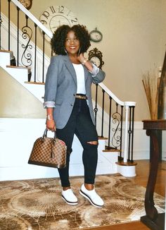 Blazer And Chucks Outfit, Blazers And Gym Shoes, Jordan 1 Business Casual Outfit Women, Women Business Casual With Sneakers, Upscale Casual Outfit Black Women, Fall Causal Outfits Black Women, Business Casual Outfits Black Women Sneakers, Blazer And Jean Outfits For Women, Casual Friday Outfits Jeans