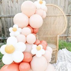 🤍𝑺𝒑𝒓𝒊𝒏𝒈 𝒊𝒔 𝒂𝒃𝒐𝒖𝒕 𝒇𝒍𝒐𝒘𝒆𝒓𝒔🌼 Shop online your favourites:👒   https://elefunstore.ro/321-flori-artificiale Daisy Balloon Garland, Groovy One Birthday, Wildflower Birthday Party, Groovy One, First Birthday Decor, Two Groovy, Flower Birthday Party, 1st Birthday Party For Girls