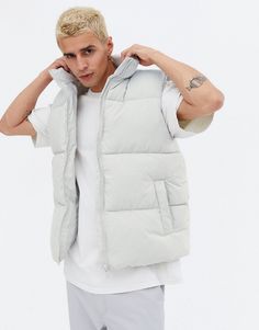 Sporty Outfits Men, Puffer Vest Outfit, Hooded Gilet, Puffer Gilet, Grey Puffer, Celebrity Names, Outfits Men, Vest Outfits, Sporty Outfits