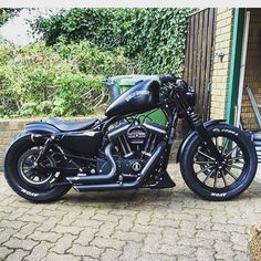 a black motorcycle parked in front of a building