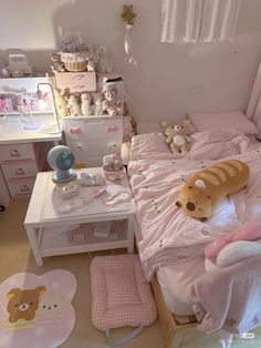 Fashion Bedroom, Pink Journal, Bedroom Styles, Dream Life, Korean Fashion, Room Decor, Bedroom, Pink, Pins