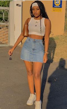 Crop Tops And Jeans Outfit, Jean Skirts Outfit Black Women, Afro Paty Style, Fashion Teenage Girls, Baggy Pants, Looks Party, Looks Black, Pretty Girl Outfits, Casual Chic Outfit