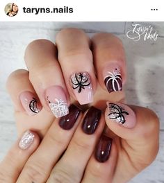 Nails Insta Story, Paw Print Nails, Fall Nail Art Ideas, Nails With Flowers, Simple Fall Nails, Maroon Nails, Fingernail Designs, Pumpkin Nails, Fall Nail Art Designs