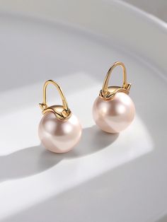 18k gold plated hoop pearl earring makes the perfect gift for her. All of our jewelry comes in a high quality box with a pouch and silver polishing cloth which makes it a perfect gift for any occasion. Our stylish bracelets is easy to pair with any wardrobe whether casual or for work. They are perfect for gifting or as a self gift.  🏮PERFECT FOR🏮 * Valentines gift for her * Gift for her * Mother's Day gift * Girlfriend gift * Best friend gift * Sisters gift idea * Mother of the bride Gift * Mother of the Groom gift * Bridal jewelry * Bridesmaid earrings and Maid of Honour gifts * Birthday gift for her * Anniversary Gift for her * Christmas gift for her * Pass exams gift 🏮SIZE AND MATERIALS🏮 Earring Length: 23 mm by 14 mm Pearl Diameter: 8 mm Material: 18k Gold Plated, Natural Pearl 🏮A Wedding Earrings Vintage, Pearl Statement Earrings, Natural Pearl Earrings, Chunky Pearls, Mother Of The Groom Gifts, Stylish Bracelet, Pearl Hoop Earrings, Valentines Gifts For Her, Pearl Stud Earrings