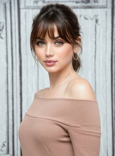 Hairstyle Elegant, Bangs With Medium Hair, American Beauty, Beautiful Eyes, Hairstyles With Bangs, Jakarta, Medium Hair Styles, Beautiful Hair, Beauty Women