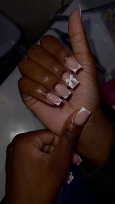 Squoval Acrylic Nails Design Fall, Nail Ideas High School, French Tip Nails Back To School, Back To School Nails Acrylic Short Black, Back To School Nail Ideas Square, Coffin Short Nails French Tip, Nails Acrylic 11-13, Square Nails Back To School, Easy Short Acrylic Nail Ideas