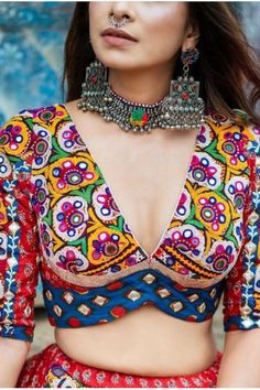 Blouse Designs For Navratri, Navratri Blouse, Digital Kurti, Garba Outfit, Chaniya Choli Designs, Bridal Wardrobe, Choli Dress