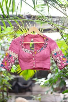 Pink Kalamkari Blouse, Normal Simple Blouse Design, Kalamkari Blouse Designs Silk, Kalamkari Saree Blouse Designs Latest, Front Pot Neck Blouse Designs, Colour Neck Blouse Designs, Normal Blouse Designs Latest, Kalamkari Blouse Designs Latest, Simple Normal Blouse Designs