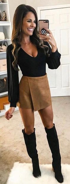 December Outfits, Stylish Fall Outfits, Brown Skirt, Black Women Fashion, Fall Outfits Women, Fall Winter Outfits, Outfit Idea, Autumn Winter Fashion, Amazing Things