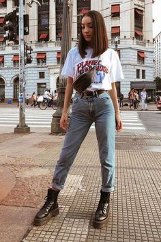 Comfy Jeans Outfit, Outfits Edgy, Alternative Grunge, Mom Jeans Outfit, Fall Transition Outfits, Jeans Outfit Summer, Transition Outfits, Outfit Jeans, Fashion Blogger Style