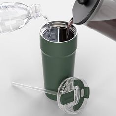 ✔️ Patented Dual-Chamber Design: Discover the Splitflask, a 2 drink split tumbler with a dual chamber water bottle design that redefines beverage convenience. This dual drink cup allows you to enjoy both hot and cold beverages in one sleek tumbler. Hold your favorite hot drink in one chamber and keep your cold beverage chilled in the other, ensuring both are at the perfect temperature for hours. With Splitflask, you no longer need to choose between coffee or water, hot or cold. 