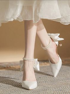 Bridal Party Shoes, Hak Tinggi, Pearl Butterfly, Rough Heels, White High Heels, Bridal Heels, Stunning Shoes, Satin Heels, Super High Heels