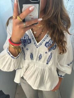 Classy Aesthetic Outfit, Stockholm Aesthetic, Outfit Stockholm, White Boho Top, Rings Stacked, Gossip Girl Aesthetic, Golden Watch, Mode Zara