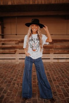 wide leg jeans Planned Outfits, Worst Behavior, Western Ideas, Western Grunge, Western Photoshoot, Nashville Outfit, Western Fits, Western Clothes, Southern Outfits