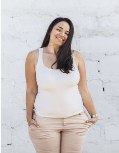 I'm 5'2", and this is How to dress if you are Short and Chubby (the Comprehensive Guide) Dress For Chubby Ladies, Dress For Chubby, Travel Fashion Girl, Linen Tops, Chubby Fashion, Nashville Outfits, Over 60 Fashion