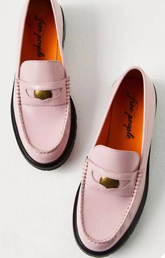 Pink Loafers Outfit, Paris Capsule Wardrobe, Pink Loafers, Loafers Outfit, Timeless Shoes, Chunky Loafers, Office Shoes, Soft Shoes, Free People Shoes