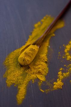 An agent in turmeric called curcumin is known for its brain healing powers including warding off depression. In general, turmeric is full of antioxidants. Turmeric Benefits, Healing Food, Healing Herbs, Back To Nature, Medicinal Herbs, Natural Medicine, Health Remedies, Herbal Remedies, Natural Healing