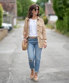 Cargo Jacket Outfit, Travel Jacket Women, Best Travel Jacket, Utility Jacket Outfit, Best Travel Clothes, Casual Travel Outfit, Womens Utility Jacket, Travel Attire, Fall Travel Outfit