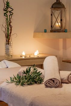 Table de massage Hôtel Luxe en Provence Spa et Soins Spa Room Ideas Estheticians, Deco Spa, Massage Room Decor, Decor Spa, Home Yoga Room, Massage Therapy Rooms, Home Spa Room, Dreams Spa, Esthetician Room Decor