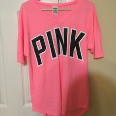 New Without Tags Size Medium Oversized Fit Shirt. (P1) Pink V-neck T-shirt With Letter Print, Trendy Pink V-neck T-shirt, Pink Jersey, Jersey Tee, Victoria's Secret Pink, Oversized Fits, Pink Black, Secret Pink, Workout Shirts