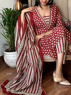 New Sleeves Design For Kurta, Cotton Anarkali Neck Designs, Salwar Pattern Churidar, Women Kurti Neck Design, Long Kurti Patterns Designer, Kurta Designs Women Neck, Suit Neck Patterns Women Indian, Cotton Suits Designs For Stitching, Cotton Chudithar Stitching Designs