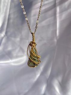 This listing is for a ONE-OF-A-KIND handmade Labradorite Pendant. It is made with non-tarnish gold wire and will last just about all situations. The labradorite from this necklace was obtained ethically from local gemstone sellers in the area.  S H I P P I N G / R E T U R N S Fast United States & National Shipping E X T R A Life Time Warranty. Great Customer Support. Satisfaction Guaranteed. We proudly stand behind our products, If you have any questions, please send us a message and we'll get b Luxury Oval Wire Wrapped Necklaces, Client Satisfaction, Wrapped Necklace, Labradorite Necklace, Labradorite Necklaces, Necklace Crystal, Wire Wrapped Necklace, Necklace Gemstone, Labradorite Pendant