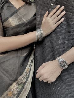 #desicore #desipinterest  #desigirl #desifashion  #desiaesthetic #trendy #india #couple Farewell Couple Pictures, Saree Poses With Boyfriend, Couple Traditional Poses, Indian Couple Poses, Traditional Couple Poses, Poses To Recreate, No Face Couple Photos, No Face Couple